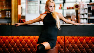 Black dress blonde woman bar - arabesque free wallpaper for desktop