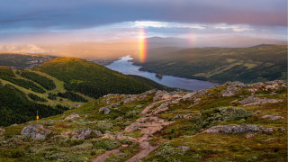 Rainbow mountain trail lake city - over a mountain range free wallpaper