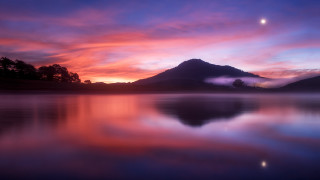 Mountain lake reflection sunset moon - a moon in the sky above free wallpaper