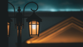 Streetlight sky background building night - a sky background and a building in the background free wallpaper