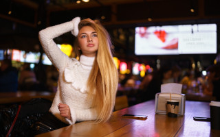 Blonde woman coffee christmas bokeh - her hair free wallpaper for desktop
