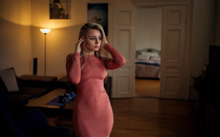 Woman red dress couch lamp - a lamp free wallpaper
