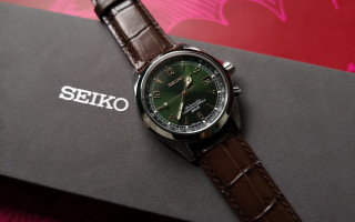 Watch box table retrofuturism stilllife - iso 200 free wallpaper