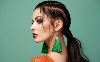 Woman ponytail green tassels red - her ear free wallpaper for desktop