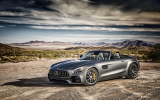Silver sports car desert mountains 3 - the desert free wallpaper