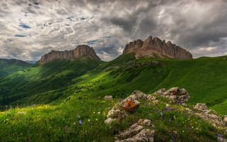 Grassy field mountain cloudy sky 2 - bernie d’andrea free wallpaper