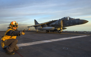 Fighterjet aircraftcarrier pilot yellowjacket actionpose - action pose free wallpaper