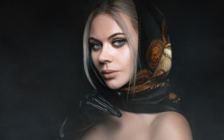 Woman scarf black background snake - a scarf free wallpaper