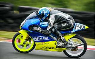 Motorcycle rider blurry helmet jigsaw - a motorcycle free wallpaper