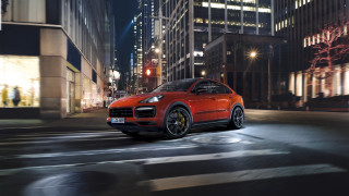 Red porsche cayenne city night - a city street free wallpaper
