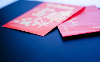 Red bags blue background cloisonnism - a white design free wallpaper