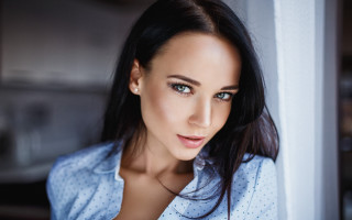 Woman long hair blue eyes 25 - facial feature free wallpaper