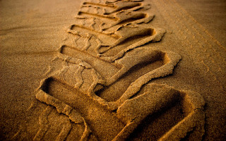 Tire track sand wave beach - andy goldsworthy free wallpaper