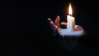 Candle holding cedric seaut gothic - a candle free wallpaper