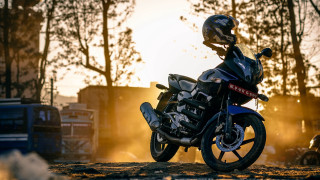 Motorcycle helmet dirtroad truck cherryblossoms - an zhengwen free wallpaper