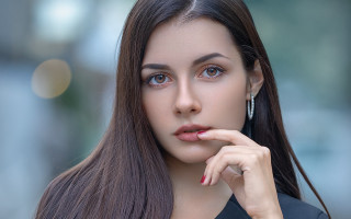 Elina karimova portrait longhair earrings - her finger free wallpaper