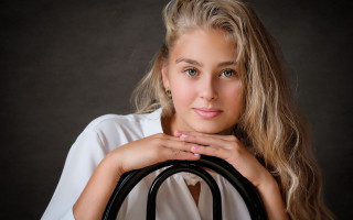 Blonde woman black purse portrait - barbizon school free wallpaper