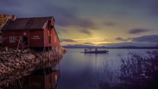 Boat red building cityscape sunset - a boat free wallpaper
