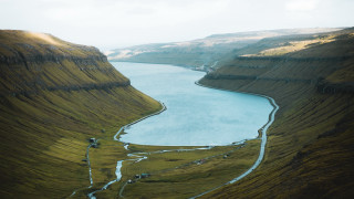Mountain lake hills people beach - hill free wallpaper