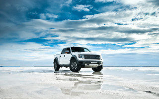 White truck beach cloudy sky - a white truck free wallpaper