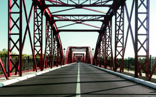 Red bridge cars sunny blue - blue sky in the background free wallpaper