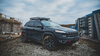 Jeep rack gravel lot cloudy - beeple free wallpaper