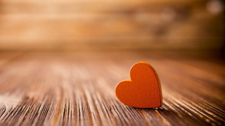 Heart wood floor love romantic - a wooden floor free wallpaper