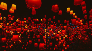 Red lanterns floating black sky - chiharu shiota free wallpaper