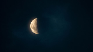 Half moon clouds dark sky - the dark sky free wallpaper