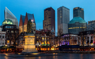 City skyline statue water night - dirck de bray free wallpaper