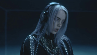 Woman headphones dark room chains - headphone free wallpaper