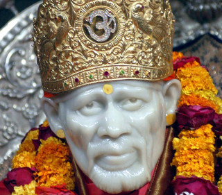 Statue man crown gold red - a crown free wallpaper