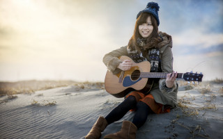 Woman sitting guitar beach smiling - toyism free wallpaper
