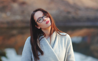 Woman glasses water rock Eszter - glass free wallpaper