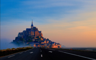 Castle hill road fog blue - a castle free wallpaper