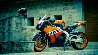 Motorcycle street building helmet tiltshift - foto realistic free wallpaper