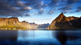 Lake mountains shore house cloudy - erlund hudson free wallpaper