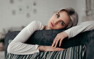 Grey haired woman couch portrait - grey hair free wallpaper
