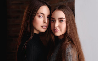 Two women brick wall brown - woman free wallpaper