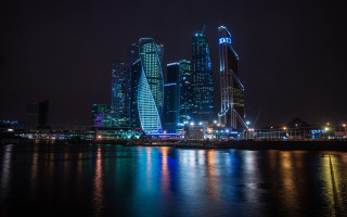 Cyberpunk city skyline reflection ferris - fedot sychkov free wallpaper