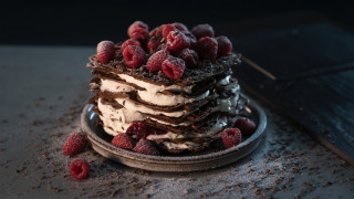 Chocolate raspberries cake laptop food - food photography free wallpaper