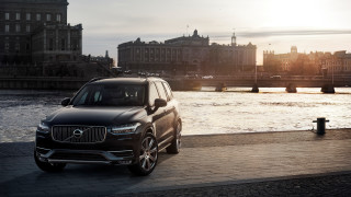 Black volvo suv river city - a bridge in the background free wallpaper