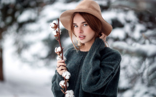 Woman hat cotton snow tree - a woman in a hat holding free wallpaper