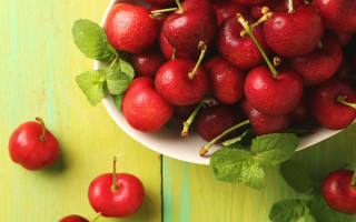 Cherry bowl leaves green background - a green leaf free wallpaper