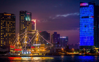 Large boat city night lights - cui bai free wallpaper