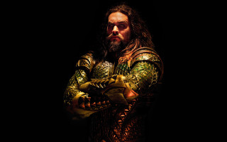 Gold armor man crossed arms - his hand free wallpaper