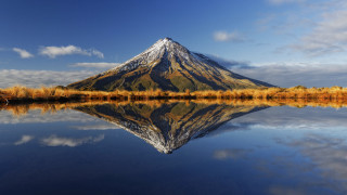 Mountain reflection clouds yellow trees - the water and a sky background free wallpaper