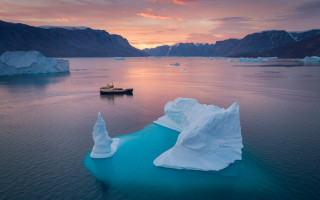 Boat icebergs mountains sunset ocean - arie smit free wallpaper for desktop