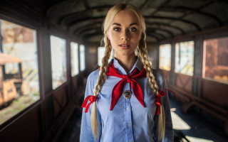 Anna braid blue shirt train - a train car free wallpaper