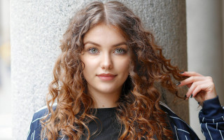 Woman curly hair posing freckles - barbizon school free wallpaper
